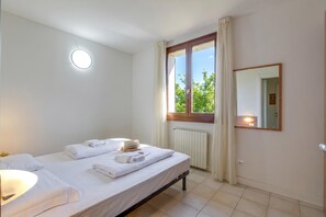 1 chambre, literie fournie