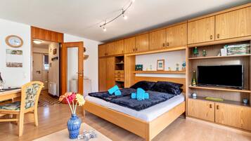 1 bedroom, iron/ironing board, free WiFi, bed sheets