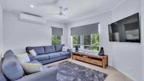 TV, stereo - Tranquillity by the Sea (Hideaway Bay)