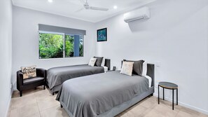 5 chambres, fer et planche Ă repasser, lit parapluie, accĂšs Internet
