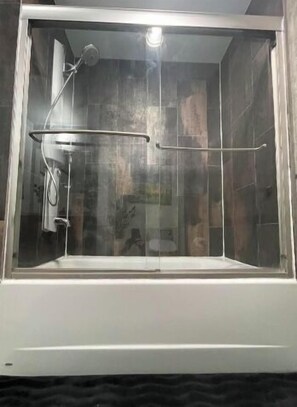 Secador de pelo y toallas