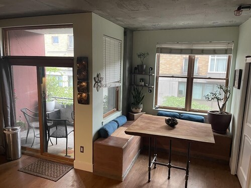Charming 1 Bedroom Industrial Loft w/ Dedicated Parking