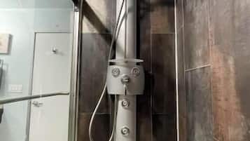 吹风机、毛巾