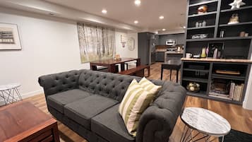 Smart TV, fireplace, books, stereo