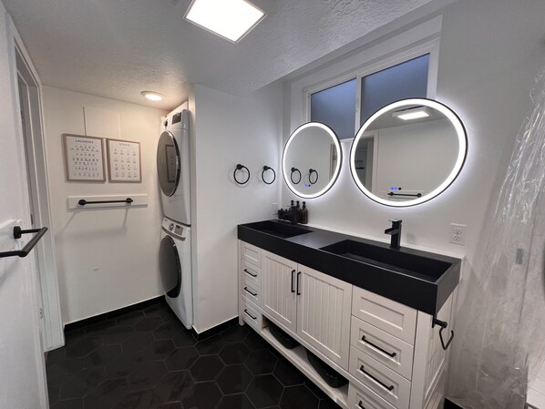 Interior - New Home with Sunset View + Ski, Hike, Golf. Sleeps 11 - Fireplace + Coffee Bar (Salt Lake City)