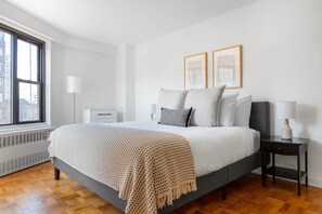 1 bedroom, iron/ironing board, WiFi, bed sheets - Charming Flatiron 1BR w/ Gym, Doorman, near USQ, trains, by Blueground (Midtown)