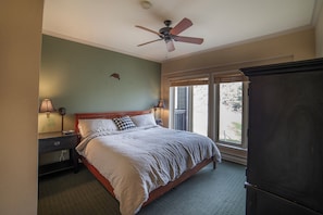 2 bedrooms, iron/ironing board, free WiFi, bed sheets - Walk to Ski, Large 2 Bed 2 Bath Near Lifts 459 (Mammoth Lakes)