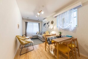 Living area - Walk to Ueno & Akiba, 5mins to Station, Free Wifi, Max 8 Ppl (Taito City)