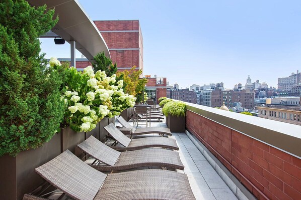 Property grounds - Trendy Chelsea 1BR w/ Doorman & Gym, walk to High Line, by Blueground (Downtown)