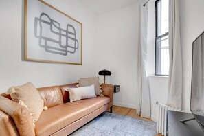 TV, stereo - Sleek Nolita 1BR w/ W/D, walk to SoHo & Little Italy, by Blueground (Downtown)