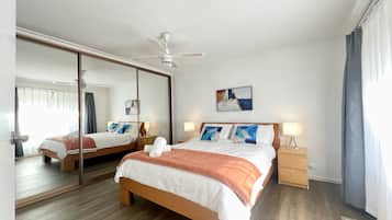4 Schlafzimmer, Schreibtisch, Bügeleisen/Bügelbrett, WLAN