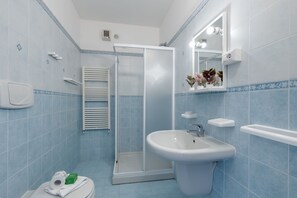A bathroom with a shower, toilet, sink, and a mirror. - Porto Letizia Rossini 8, Porlezza, Italy (Porlezza)
