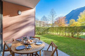Outdoor dining - Porto Letizia Rossini 4, Porlezza, Italy (Porlezza)