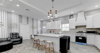 Safari themed 8 bedrooms 3 bath home with 3 - 4 dining areas & grand kitchen
