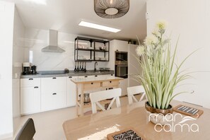 Fridge, microwave, oven, dishwasher - Coqueto Apartamento Junto al Ebro (Deltebre)