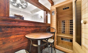 Individually decorated, individually furnished, free WiFi, bed sheets - Hotel February Tongyeong Jukrim (Tongyeong)