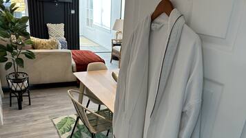 3 bedrooms, iron/ironing board, free WiFi