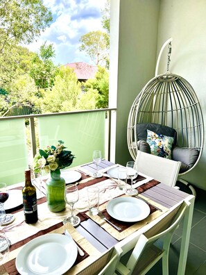 Outdoor dining - Stunning 3 bed apartment in Parramatta, Sydney (Parramatta)