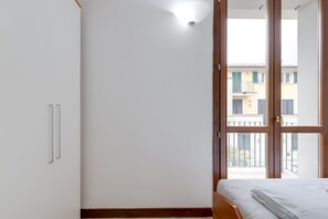 1 dormitori i roba de llit
