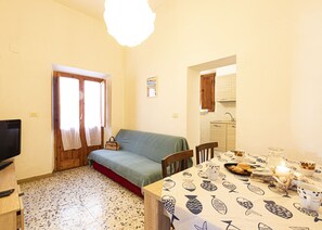 TV - Atena holiday apartment in Seccheto few steps away from the beach (Campo nell'Elba)