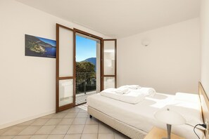 2 bedrooms, bed sheets - Porto Letizia Tchaikovsky 8, Porlezza, Italy (Porlezza)