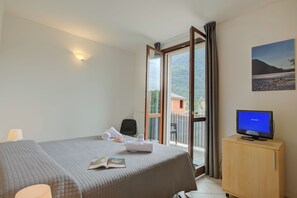 2 soverom, strykejern/-brett, wi-fi (mot et tillegg) og sengetøy