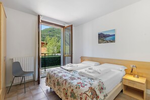 3 chambres, fer et planche à repasser, Wi-Fi, draps fournis