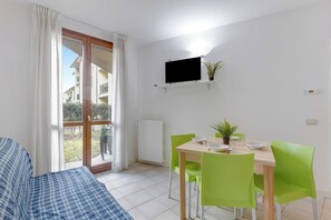 Dining - Porto Letizia Tchaikovsky 2, Porlezza, Italy (Porlezza)