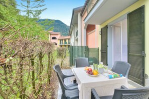 Unclassified image, 5 of 30, button