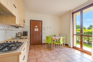 Fridge, microwave, stovetop, highchair - Porto Letizia Bach 4, Porlezza, Italy (Porlezza)