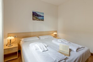 2 bedrooms, bed sheets