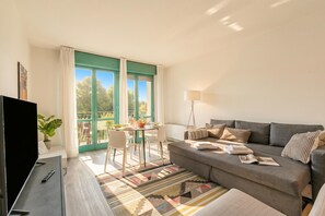 TV - Porto Letizia P4, Porlezza, Italy (Porlezza)
