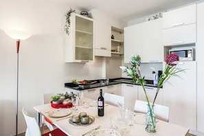Fridge, microwave, stovetop, dishwasher - Porto Letizia S13 B1, Porlezza, Italy (Porlezza)