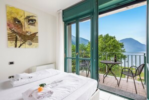 1 bedroom, iron/ironing board, free WiFi, bed sheets - Porto Letizia S13 B1, Porlezza, Italy (Porlezza)