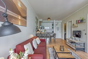 Tv, dvd-afspiller, stereoanlæg