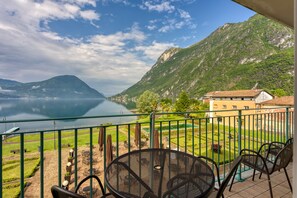 Outdoor dining - Porto Letizia S10 B1, Porlezza, Italy (Porlezza)