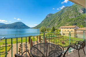 Outdoor dining - Porto Letizia S10 B1, Porlezza, Italy (Porlezza)