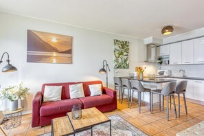 TV, DVD player, stereo - Porto Letizia S10 B1, Porlezza, Italy (Porlezza)