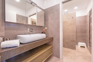 Bathtub, hair dryer, towels