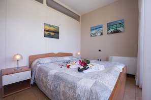 1 habitación, tabla de planchar con plancha, wifi gratis y ropa de cama 