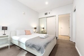 1 habitación, tabla de planchar con plancha, wifi y ropa de cama 