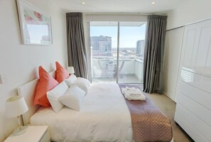 2 habitaciones, tabla de planchar con plancha, wifi y ropa de cama