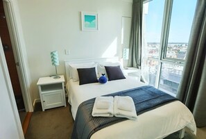 2 bedrooms, iron/ironing board, WiFi, bed sheets - Enchanting at Rowlands/ Central Mkt/ Cityview/Wifi (Adelaide)