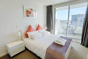 2 bedrooms, iron/ironing board, WiFi, bed sheets - Enchanting at Rowlands/ Central Mkt/ Cityview/Wifi (Adelaide)