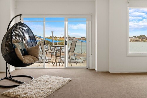 Amazing Lake View family-friendly Holiday Home