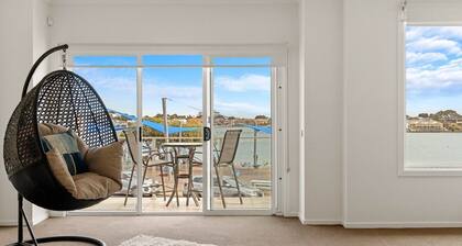 Amazing Lake View family-friendly Holiday Home