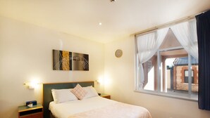 1 bedroom, iron/ironing board, WiFi, bed sheets - CBD premium location Studio (Adelaide)
