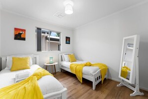 2 chambres, fer et planche à repasser, Wi-Fi, draps fournis