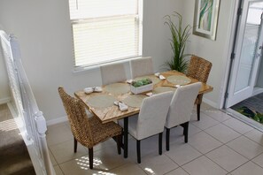 Dining - Magical Thematic Home Near Disney (Kissimmee)