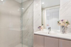 Shower, towels